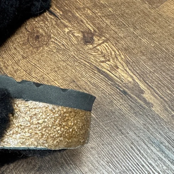 Birkenstock Black Fuzzy clogs - Picture 4 of 4